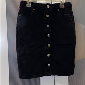 Forever 21 Black button down skirt. Size S